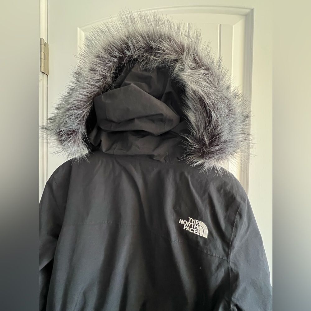 The North Face Women’s Parka Black - Picture 9 of 16